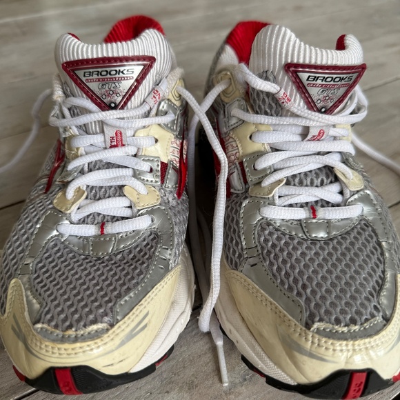 Brooks Adrenaline GTS 11th Edition Running Shoes Red Silver Women 8.5 M Athletic - Picture 9 of 10